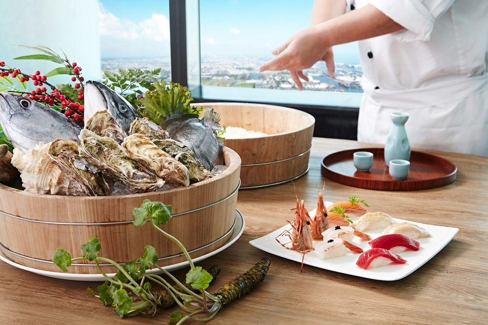 85 Sky Tower Hotel Καοσιούνγκ Εξωτερικό φωτογραφία Seafood at the restaurant