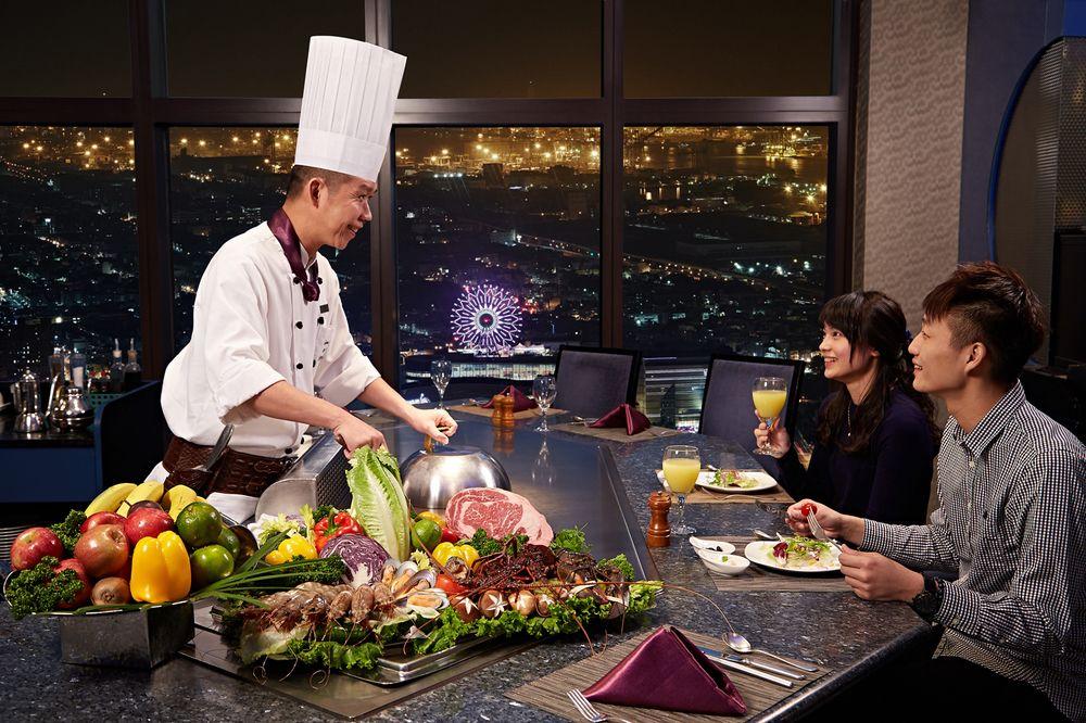 85 Sky Tower Hotel Καοσιούνγκ Εξωτερικό φωτογραφία A chef at work