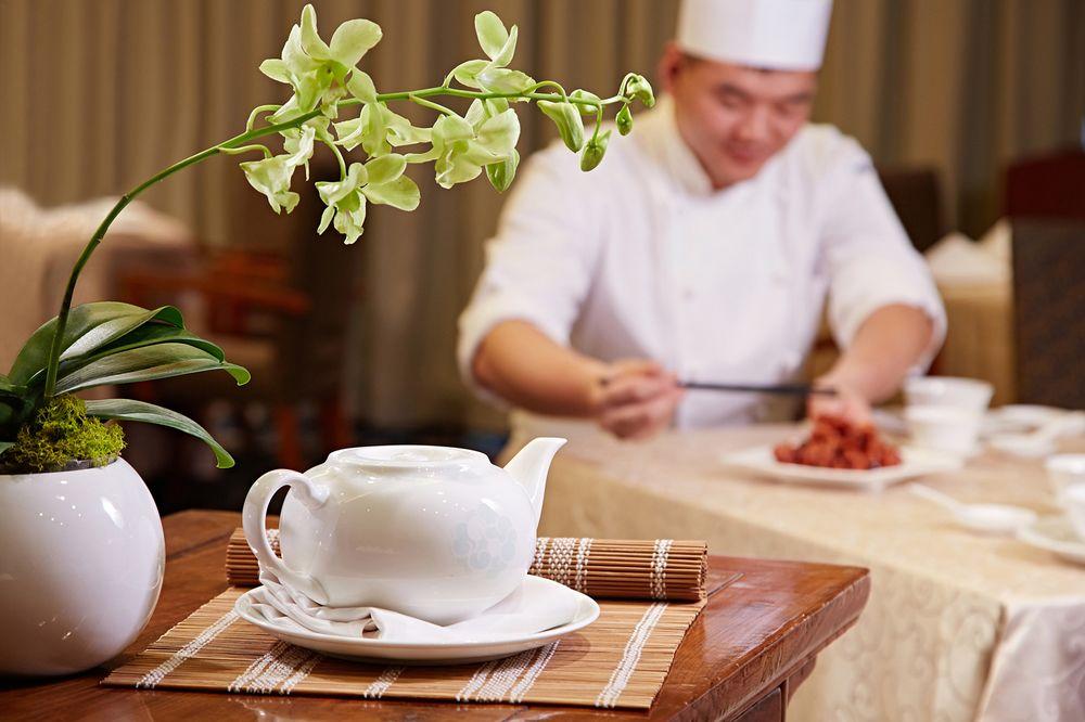 85 Sky Tower Hotel Καοσιούνγκ Εξωτερικό φωτογραφία A tea pot