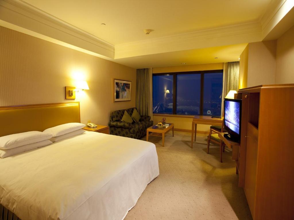 85 Sky Tower Hotel Καοσιούνγκ Δωμάτιο φωτογραφία A room at the hotel
