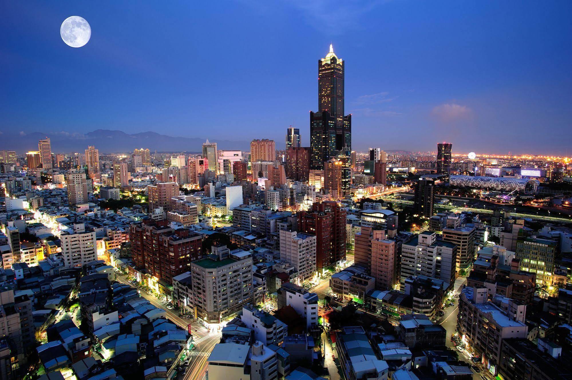85 Sky Tower Hotel Καοσιούνγκ Εξωτερικό φωτογραφία Skyline of Taipei