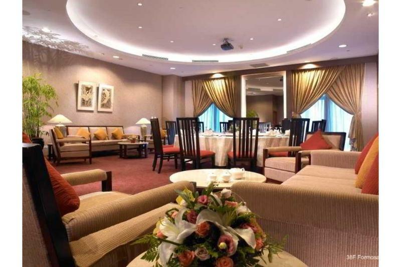 85 Sky Tower Hotel Καοσιούνγκ Εξωτερικό φωτογραφία The Royal Suite