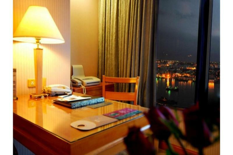 85 Sky Tower Hotel Καοσιούνγκ Εξωτερικό φωτογραφία A room at the hotel